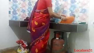 Desi Bengali desi Townsperson Indian Bhabi Kitchen Lovemaking In Red Saree ( Official Dusting By Localsex31)